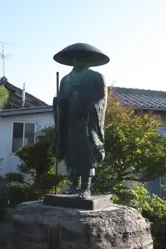 教信寺の像