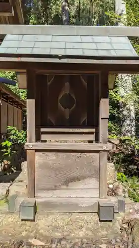 神明白山社相殿（杁下）の末社・摂社