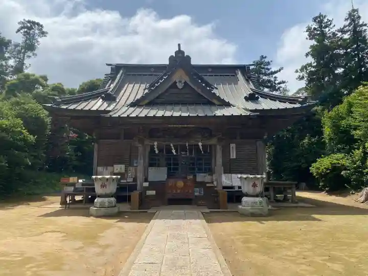 雷神社の{uncategorized: "未分類", other: "その他", undefined: "問題あり", building: "その他建物", grave: "お墓", sacred_gate: "鳥居", guardian: "狛犬", statue: "像", buddha: "仏像", history: "歴史", nature: "自然", garden: "庭園", animal: "動物", pagoda: "塔", temizu: "手水舎", mountain_gate: "山門・神門", sanctuary: "本殿・本堂", subordinate: "末社・摂社", art: "芸術", scenery: "景色", jizo: "地蔵", ema: "絵馬", goshuin: "御朱印", omikuji: "おみくじ", items: "授与品その他", amulet: "お守り", goshuincho: "御朱印帳", eats: "食事", festival: "お祭り", votive_dance: "神楽", shichigosan: "七五三参", wedding: "結婚式", experience: "体験その他", initially: "初詣", around: "周辺", anti_infection: "感染症対策"}