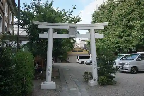 被官稲荷神社の鳥居
