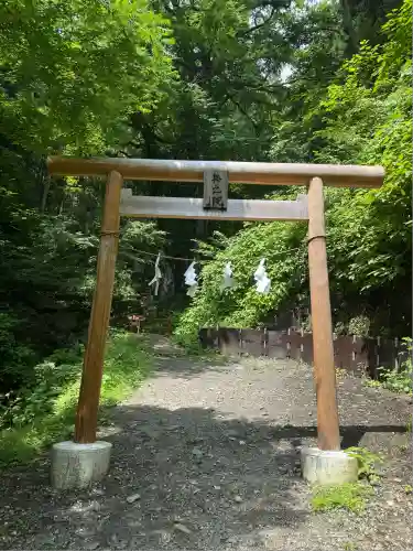 軍刀利神社奥院(山梨県)