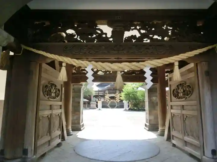 尾山神社の山門・神門