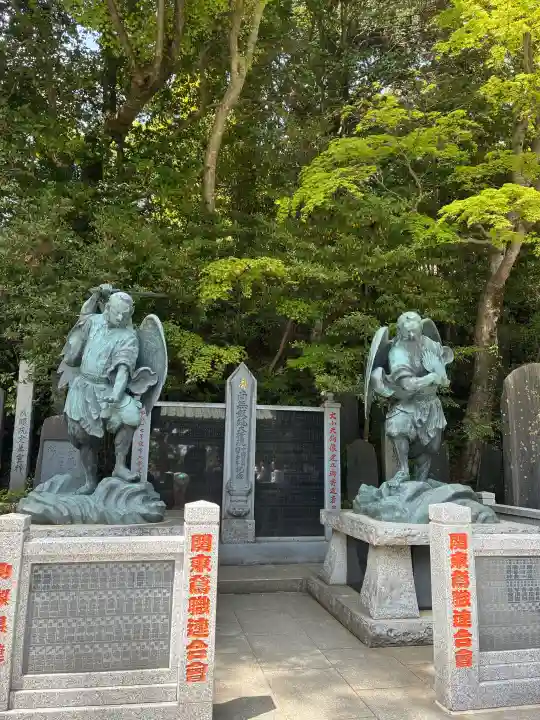 高尾山薬王院の{uncategorized: "未分類", other: "その他", undefined: "問題あり", building: "その他建物", grave: "お墓", sacred_gate: "鳥居", guardian: "狛犬", statue: "像", buddha: "仏像", history: "歴史", nature: "自然", garden: "庭園", animal: "動物", pagoda: "塔", temizu: "手水舎", mountain_gate: "山門・神門", sanctuary: "本殿・本堂", subordinate: "末社・摂社", art: "芸術", scenery: "景色", jizo: "地蔵", ema: "絵馬", goshuin: "御朱印", omikuji: "おみくじ", items: "授与品その他", amulet: "お守り", goshuincho: "御朱印帳", eats: "食事", festival: "お祭り", votive_dance: "神楽", shichigosan: "七五三参", wedding: "結婚式", experience: "体験その他", initially: "初詣", around: "周辺", anti_infection: "感染症対策"}