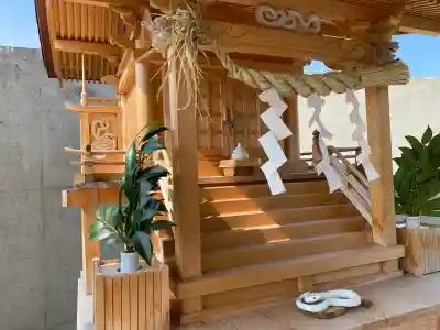 岩国白蛇神社の{uncategorized: "未分類", other: "その他", undefined: "問題あり", building: "その他建物", grave: "お墓", sacred_gate: "鳥居", guardian: "狛犬", statue: "像", buddha: "仏像", history: "歴史", nature: "自然", garden: "庭園", animal: "動物", pagoda: "塔", temizu: "手水舎", mountain_gate: "山門・神門", sanctuary: "本殿・本堂", subordinate: "末社・摂社", art: "芸術", scenery: "景色", jizo: "地蔵", ema: "絵馬", goshuin: "御朱印", omikuji: "おみくじ", items: "授与品その他", amulet: "お守り", goshuincho: "御朱印帳", eats: "食事", festival: "お祭り", votive_dance: "神楽", shichigosan: "七五三参", wedding: "結婚式", experience: "体験その他", initially: "初詣", around: "周辺", anti_infection: "感染症対策"}