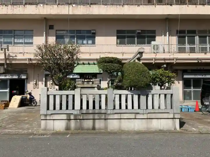 佃住吉神社晴海分社の{uncategorized: "未分類", other: "その他", undefined: "問題あり", building: "その他建物", grave: "お墓", sacred_gate: "鳥居", guardian: "狛犬", statue: "像", buddha: "仏像", history: "歴史", nature: "自然", garden: "庭園", animal: "動物", pagoda: "塔", temizu: "手水舎", mountain_gate: "山門・神門", sanctuary: "本殿・本堂", subordinate: "末社・摂社", art: "芸術", scenery: "景色", jizo: "地蔵", ema: "絵馬", goshuin: "御朱印", omikuji: "おみくじ", items: "授与品その他", amulet: "お守り", goshuincho: "御朱印帳", eats: "食事", festival: "お祭り", votive_dance: "神楽", shichigosan: "七五三参", wedding: "結婚式", experience: "体験その他", initially: "初詣", around: "周辺", anti_infection: "感染症対策"}