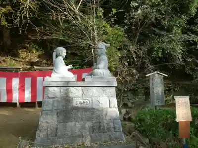 四條畷神社の{uncategorized: "未分類", other: "その他", undefined: "問題あり", building: "その他建物", grave: "お墓", sacred_gate: "鳥居", guardian: "狛犬", statue: "像", buddha: "仏像", history: "歴史", nature: "自然", garden: "庭園", animal: "動物", pagoda: "塔", temizu: "手水舎", mountain_gate: "山門・神門", sanctuary: "本殿・本堂", subordinate: "末社・摂社", art: "芸術", scenery: "景色", jizo: "地蔵", ema: "絵馬", goshuin: "御朱印", omikuji: "おみくじ", items: "授与品その他", amulet: "お守り", goshuincho: "御朱印帳", eats: "食事", festival: "お祭り", votive_dance: "神楽", shichigosan: "七五三参", wedding: "結婚式", experience: "体験その他", initially: "初詣", around: "周辺", anti_infection: "感染症対策"}