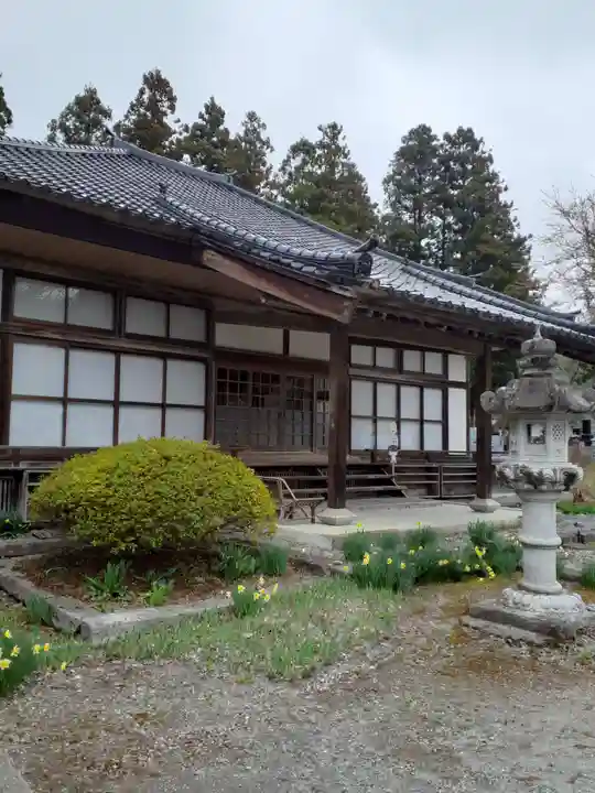 八幡寺の本殿・本堂