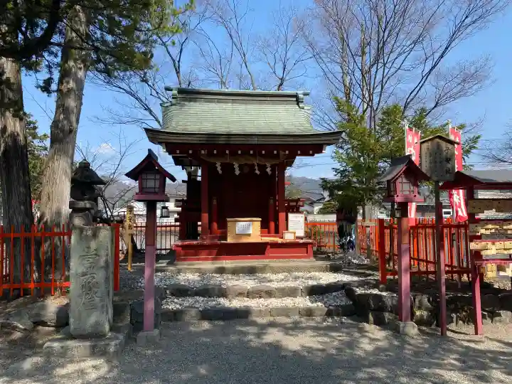 生島足島神社の{uncategorized: "未分類", other: "その他", undefined: "問題あり", building: "その他建物", grave: "お墓", sacred_gate: "鳥居", guardian: "狛犬", statue: "像", buddha: "仏像", history: "歴史", nature: "自然", garden: "庭園", animal: "動物", pagoda: "塔", temizu: "手水舎", mountain_gate: "山門・神門", sanctuary: "本殿・本堂", subordinate: "末社・摂社", art: "芸術", scenery: "景色", jizo: "地蔵", ema: "絵馬", goshuin: "御朱印", omikuji: "おみくじ", items: "授与品その他", amulet: "お守り", goshuincho: "御朱印帳", eats: "食事", festival: "お祭り", votive_dance: "神楽", shichigosan: "七五三参", wedding: "結婚式", experience: "体験その他", initially: "初詣", around: "周辺", anti_infection: "感染症対策"}
