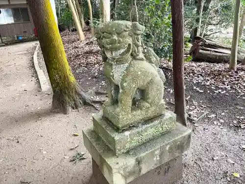 於々奈気神社の狛犬