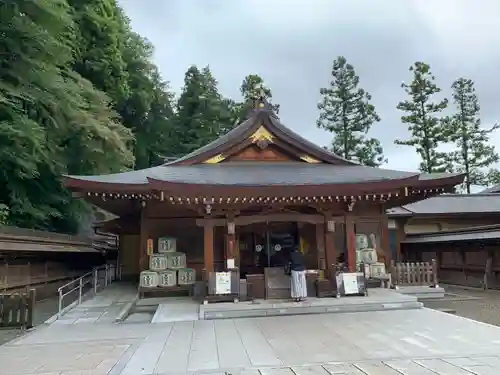 高麗神社の本殿