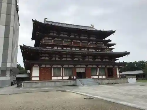 薬師寺の本殿・本堂