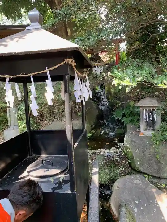 白蛇辨財天の手水舎