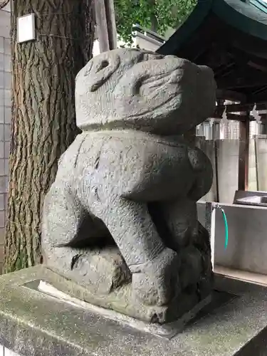 穏田神社の狛犬