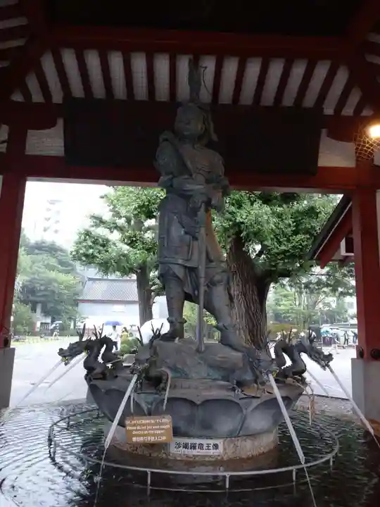 浅草寺の像