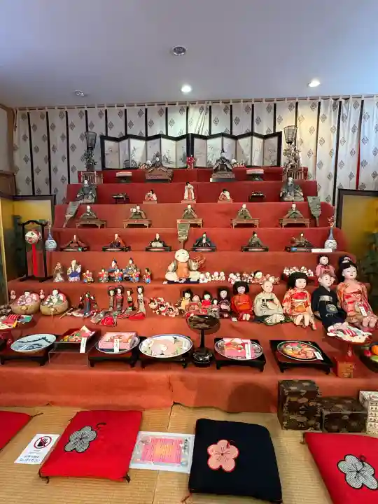 荘内神社の{uncategorized: "未分類", other: "その他", undefined: "問題あり", building: "その他建物", grave: "お墓", sacred_gate: "鳥居", guardian: "狛犬", statue: "像", buddha: "仏像", history: "歴史", nature: "自然", garden: "庭園", animal: "動物", pagoda: "塔", temizu: "手水舎", mountain_gate: "山門・神門", sanctuary: "本殿・本堂", subordinate: "末社・摂社", art: "芸術", scenery: "景色", jizo: "地蔵", ema: "絵馬", goshuin: "御朱印", omikuji: "おみくじ", items: "授与品その他", amulet: "お守り", goshuincho: "御朱印帳", eats: "食事", festival: "お祭り", votive_dance: "神楽", shichigosan: "七五三参", wedding: "結婚式", experience: "体験その他", initially: "初詣", around: "周辺", anti_infection: "感染症対策"}