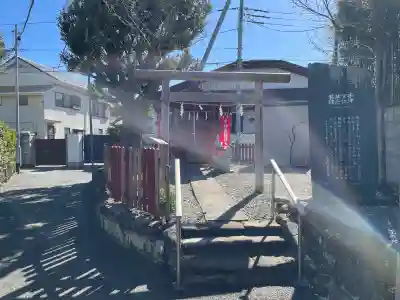宇都宮稲荷神社（宇都宮辻幕府旧跡）の{uncategorized: "未分類", other: "その他", undefined: "問題あり", building: "その他建物", grave: "お墓", sacred_gate: "鳥居", guardian: "狛犬", statue: "像", buddha: "仏像", history: "歴史", nature: "自然", garden: "庭園", animal: "動物", pagoda: "塔", temizu: "手水舎", mountain_gate: "山門・神門", sanctuary: "本殿・本堂", subordinate: "末社・摂社", art: "芸術", scenery: "景色", jizo: "地蔵", ema: "絵馬", goshuin: "御朱印", omikuji: "おみくじ", items: "授与品その他", amulet: "お守り", goshuincho: "御朱印帳", eats: "食事", festival: "お祭り", votive_dance: "神楽", shichigosan: "七五三参", wedding: "結婚式", experience: "体験その他", initially: "初詣", around: "周辺", anti_infection: "感染症対策"}