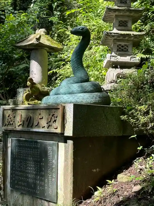 磯山弁財天の像