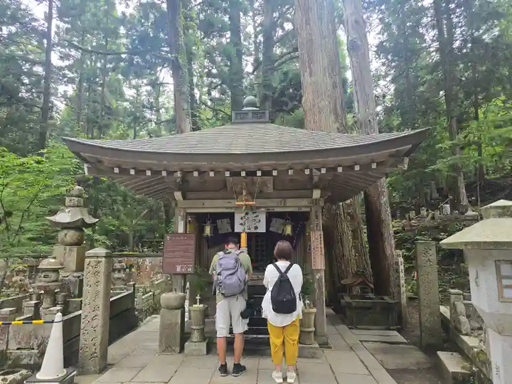 高野山金剛峯寺奥の院(和歌山県)