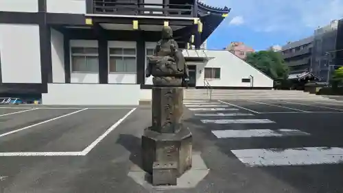 霊雲寺の{uncategorized: "未分類", other: "その他", undefined: "問題あり", building: "その他建物", grave: "お墓", sacred_gate: "鳥居", guardian: "狛犬", statue: "像", buddha: "仏像", history: "歴史", nature: "自然", garden: "庭園", animal: "動物", pagoda: "塔", temizu: "手水舎", mountain_gate: "山門・神門", sanctuary: "本殿・本堂", subordinate: "末社・摂社", art: "芸術", scenery: "景色", jizo: "地蔵", ema: "絵馬", goshuin: "御朱印", omikuji: "おみくじ", items: "授与品その他", amulet: "お守り", goshuincho: "御朱印帳", eats: "食事", festival: "お祭り", votive_dance: "神楽", shichigosan: "七五三参", wedding: "結婚式", experience: "体験その他", initially: "初詣", around: "周辺", anti_infection: "感染症対策"}