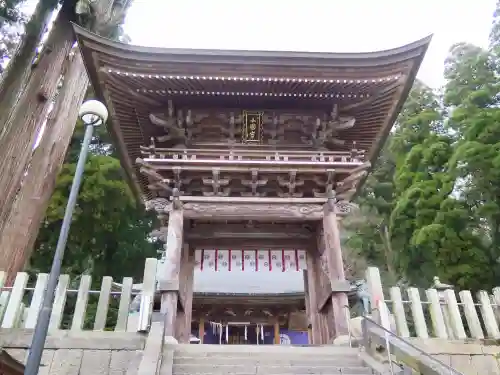 小国両神社の山門