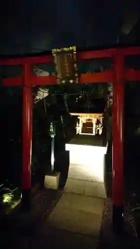 靍護稲荷神社の本殿