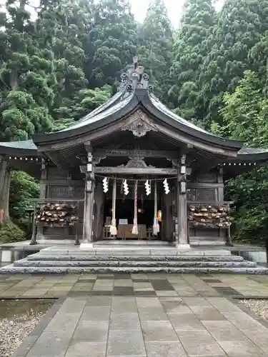 真山神社の本殿