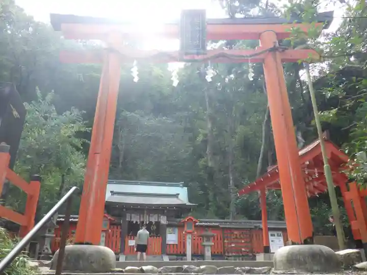 櫟谷宗像神社(松尾大社摂社)の鳥居