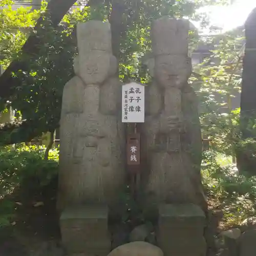 七社神社の像