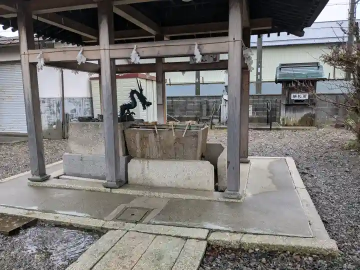 千代神社の{uncategorized: "未分類", other: "その他", undefined: "問題あり", building: "その他建物", grave: "お墓", sacred_gate: "鳥居", guardian: "狛犬", statue: "像", buddha: "仏像", history: "歴史", nature: "自然", garden: "庭園", animal: "動物", pagoda: "塔", temizu: "手水舎", mountain_gate: "山門・神門", sanctuary: "本殿・本堂", subordinate: "末社・摂社", art: "芸術", scenery: "景色", jizo: "地蔵", ema: "絵馬", goshuin: "御朱印", omikuji: "おみくじ", items: "授与品その他", amulet: "お守り", goshuincho: "御朱印帳", eats: "食事", festival: "お祭り", votive_dance: "神楽", shichigosan: "七五三参", wedding: "結婚式", experience: "体験その他", initially: "初詣", around: "周辺", anti_infection: "感染症対策"}