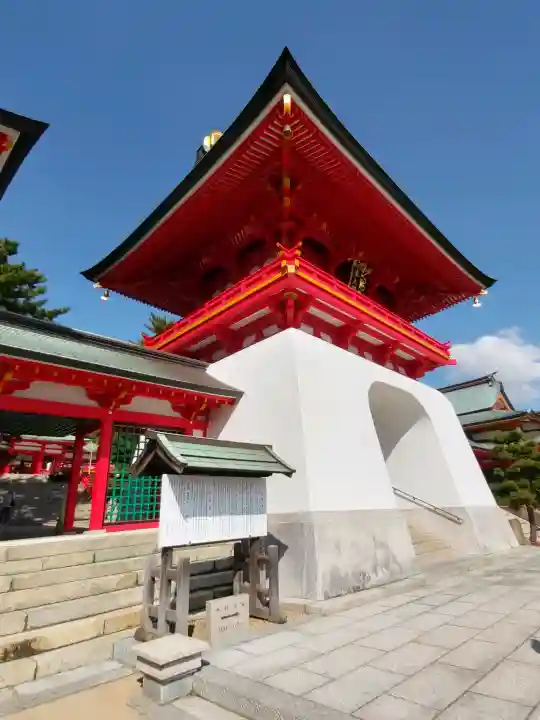 赤間神宮の{uncategorized: "未分類", other: "その他", undefined: "問題あり", building: "その他建物", grave: "お墓", sacred_gate: "鳥居", guardian: "狛犬", statue: "像", buddha: "仏像", history: "歴史", nature: "自然", garden: "庭園", animal: "動物", pagoda: "塔", temizu: "手水舎", mountain_gate: "山門・神門", sanctuary: "本殿・本堂", subordinate: "末社・摂社", art: "芸術", scenery: "景色", jizo: "地蔵", ema: "絵馬", goshuin: "御朱印", omikuji: "おみくじ", items: "授与品その他", amulet: "お守り", goshuincho: "御朱印帳", eats: "食事", festival: "お祭り", votive_dance: "神楽", shichigosan: "七五三参", wedding: "結婚式", experience: "体験その他", initially: "初詣", around: "周辺", anti_infection: "感染症対策"}