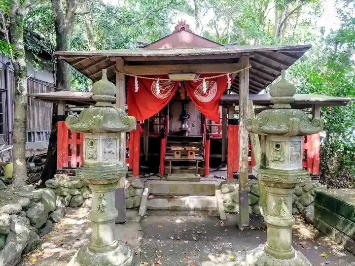 白郷稲荷神社の末社・摂社