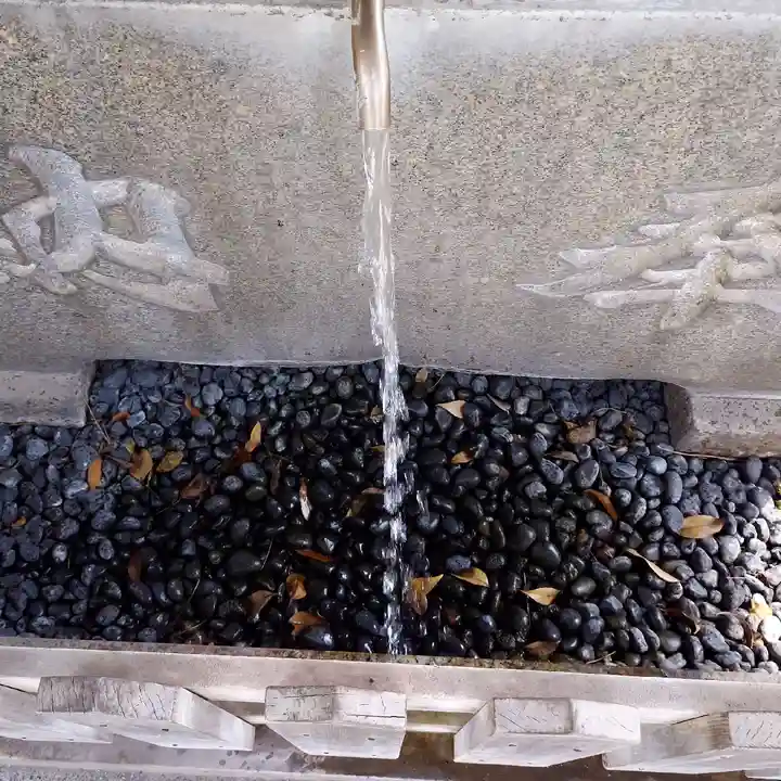 鎧神社の手水舎