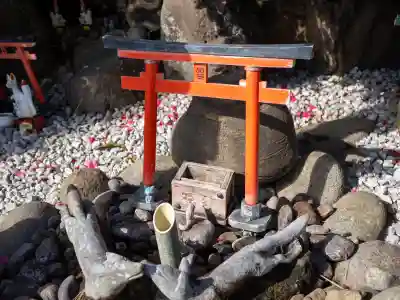 東京羽田 穴守稲荷神社の{uncategorized: "未分類", other: "その他", undefined: "問題あり", building: "その他建物", grave: "お墓", sacred_gate: "鳥居", guardian: "狛犬", statue: "像", buddha: "仏像", history: "歴史", nature: "自然", garden: "庭園", animal: "動物", pagoda: "塔", temizu: "手水舎", mountain_gate: "山門・神門", sanctuary: "本殿・本堂", subordinate: "末社・摂社", art: "芸術", scenery: "景色", jizo: "地蔵", ema: "絵馬", goshuin: "御朱印", omikuji: "おみくじ", items: "授与品その他", amulet: "お守り", goshuincho: "御朱印帳", eats: "食事", festival: "お祭り", votive_dance: "神楽", shichigosan: "七五三参", wedding: "結婚式", experience: "体験その他", initially: "初詣", around: "周辺", anti_infection: "感染症対策"}