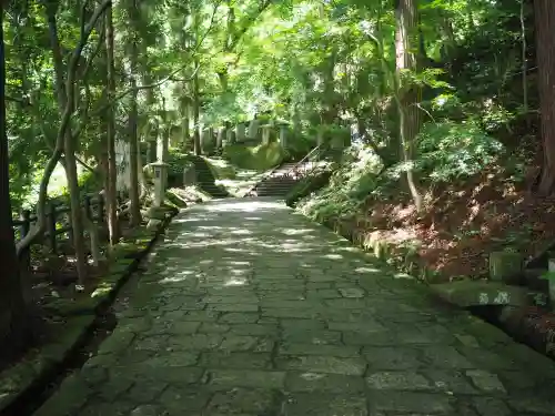 宝珠山 立石寺の{uncategorized: "未分類", other: "その他", undefined: "問題あり", building: "その他建物", grave: "お墓", sacred_gate: "鳥居", guardian: "狛犬", statue: "像", buddha: "仏像", history: "歴史", nature: "自然", garden: "庭園", animal: "動物", pagoda: "塔", temizu: "手水舎", mountain_gate: "山門・神門", sanctuary: "本殿・本堂", subordinate: "末社・摂社", art: "芸術", scenery: "景色", jizo: "地蔵", ema: "絵馬", goshuin: "御朱印", omikuji: "おみくじ", items: "授与品その他", amulet: "お守り", goshuincho: "御朱印帳", eats: "食事", festival: "お祭り", votive_dance: "神楽", shichigosan: "七五三参", wedding: "結婚式", experience: "体験その他", initially: "初詣", around: "周辺", anti_infection: "感染症対策"}