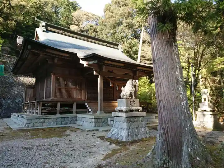 石座神社の本殿・本堂
