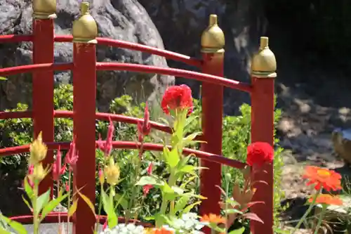 大鏑神社の庭園