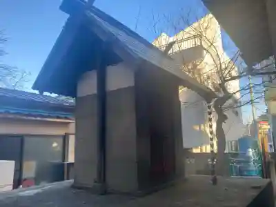 牛込柳町天祖神社の{uncategorized: "未分類", other: "その他", undefined: "問題あり", building: "その他建物", grave: "お墓", sacred_gate: "鳥居", guardian: "狛犬", statue: "像", buddha: "仏像", history: "歴史", nature: "自然", garden: "庭園", animal: "動物", pagoda: "塔", temizu: "手水舎", mountain_gate: "山門・神門", sanctuary: "本殿・本堂", subordinate: "末社・摂社", art: "芸術", scenery: "景色", jizo: "地蔵", ema: "絵馬", goshuin: "御朱印", omikuji: "おみくじ", items: "授与品その他", amulet: "お守り", goshuincho: "御朱印帳", eats: "食事", festival: "お祭り", votive_dance: "神楽", shichigosan: "七五三参", wedding: "結婚式", experience: "体験その他", initially: "初詣", around: "周辺", anti_infection: "感染症対策"}