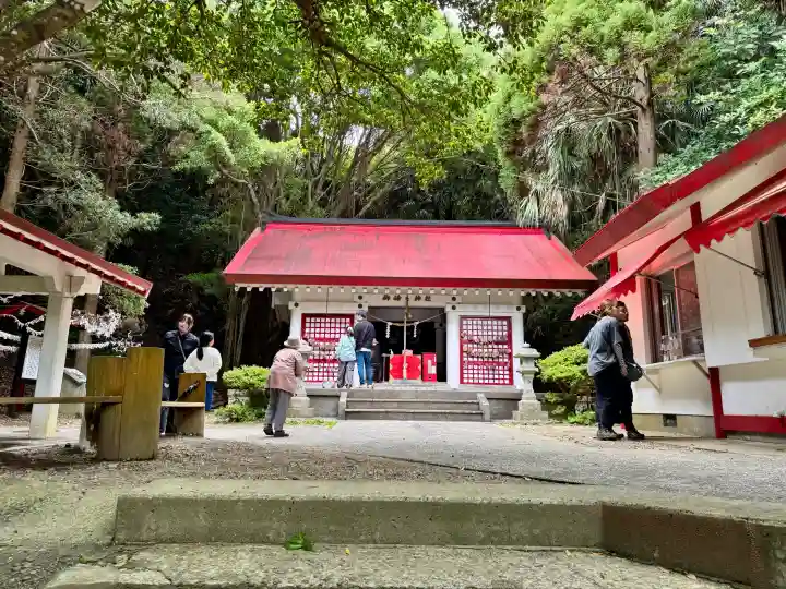 御崎神社の{uncategorized: "未分類", other: "その他", undefined: "問題あり", building: "その他建物", grave: "お墓", sacred_gate: "鳥居", guardian: "狛犬", statue: "像", buddha: "仏像", history: "歴史", nature: "自然", garden: "庭園", animal: "動物", pagoda: "塔", temizu: "手水舎", mountain_gate: "山門・神門", sanctuary: "本殿・本堂", subordinate: "末社・摂社", art: "芸術", scenery: "景色", jizo: "地蔵", ema: "絵馬", goshuin: "御朱印", omikuji: "おみくじ", items: "授与品その他", amulet: "お守り", goshuincho: "御朱印帳", eats: "食事", festival: "お祭り", votive_dance: "神楽", shichigosan: "七五三参", wedding: "結婚式", experience: "体験その他", initially: "初詣", around: "周辺", anti_infection: "感染症対策"}
