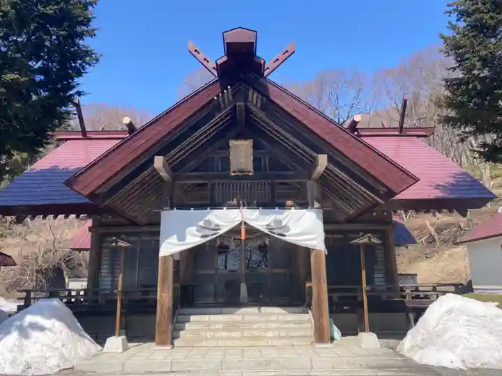 新得神社の本殿・本堂