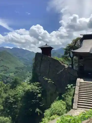 宝珠山 立石寺の{uncategorized: "未分類", other: "その他", undefined: "問題あり", building: "その他建物", grave: "お墓", sacred_gate: "鳥居", guardian: "狛犬", statue: "像", buddha: "仏像", history: "歴史", nature: "自然", garden: "庭園", animal: "動物", pagoda: "塔", temizu: "手水舎", mountain_gate: "山門・神門", sanctuary: "本殿・本堂", subordinate: "末社・摂社", art: "芸術", scenery: "景色", jizo: "地蔵", ema: "絵馬", goshuin: "御朱印", omikuji: "おみくじ", items: "授与品その他", amulet: "お守り", goshuincho: "御朱印帳", eats: "食事", festival: "お祭り", votive_dance: "神楽", shichigosan: "七五三参", wedding: "結婚式", experience: "体験その他", initially: "初詣", around: "周辺", anti_infection: "感染症対策"}