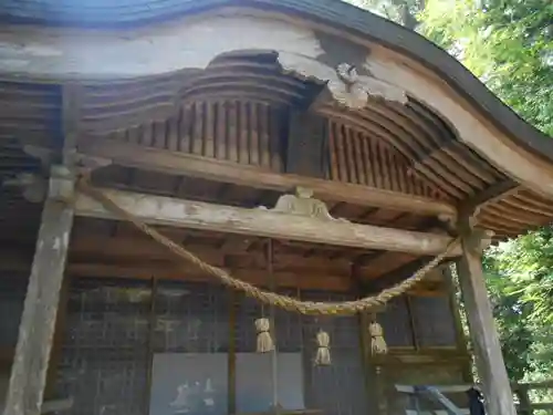 綾神社の建物その他