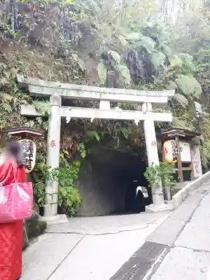銭洗弁財天宇賀福神社の{uncategorized: "未分類", other: "その他", undefined: "問題あり", building: "その他建物", grave: "お墓", sacred_gate: "鳥居", guardian: "狛犬", statue: "像", buddha: "仏像", history: "歴史", nature: "自然", garden: "庭園", animal: "動物", pagoda: "塔", temizu: "手水舎", mountain_gate: "山門・神門", sanctuary: "本殿・本堂", subordinate: "末社・摂社", art: "芸術", scenery: "景色", jizo: "地蔵", ema: "絵馬", goshuin: "御朱印", omikuji: "おみくじ", items: "授与品その他", amulet: "お守り", goshuincho: "御朱印帳", eats: "食事", festival: "お祭り", votive_dance: "神楽", shichigosan: "七五三参", wedding: "結婚式", experience: "体験その他", initially: "初詣", around: "周辺", anti_infection: "感染症対策"}