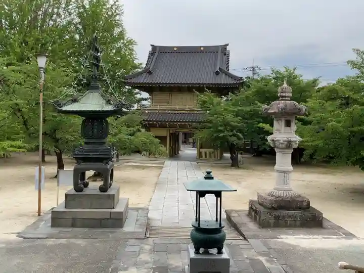 総願寺の山門・神門