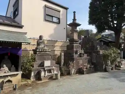 荘厳寺の{uncategorized: "未分類", other: "その他", undefined: "問題あり", building: "その他建物", grave: "お墓", sacred_gate: "鳥居", guardian: "狛犬", statue: "像", buddha: "仏像", history: "歴史", nature: "自然", garden: "庭園", animal: "動物", pagoda: "塔", temizu: "手水舎", mountain_gate: "山門・神門", sanctuary: "本殿・本堂", subordinate: "末社・摂社", art: "芸術", scenery: "景色", jizo: "地蔵", ema: "絵馬", goshuin: "御朱印", omikuji: "おみくじ", items: "授与品その他", amulet: "お守り", goshuincho: "御朱印帳", eats: "食事", festival: "お祭り", votive_dance: "神楽", shichigosan: "七五三参", wedding: "結婚式", experience: "体験その他", initially: "初詣", around: "周辺", anti_infection: "感染症対策"}