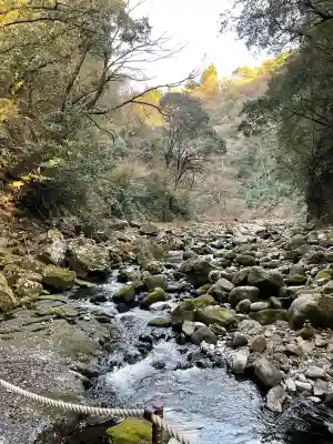 天安河原宮の{uncategorized: "未分類", other: "その他", undefined: "問題あり", building: "その他建物", grave: "お墓", sacred_gate: "鳥居", guardian: "狛犬", statue: "像", buddha: "仏像", history: "歴史", nature: "自然", garden: "庭園", animal: "動物", pagoda: "塔", temizu: "手水舎", mountain_gate: "山門・神門", sanctuary: "本殿・本堂", subordinate: "末社・摂社", art: "芸術", scenery: "景色", jizo: "地蔵", ema: "絵馬", goshuin: "御朱印", omikuji: "おみくじ", items: "授与品その他", amulet: "お守り", goshuincho: "御朱印帳", eats: "食事", festival: "お祭り", votive_dance: "神楽", shichigosan: "七五三参", wedding: "結婚式", experience: "体験その他", initially: "初詣", around: "周辺", anti_infection: "感染症対策"}