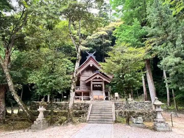 出雲大社の{uncategorized: "未分類", other: "その他", undefined: "問題あり", building: "その他建物", grave: "お墓", sacred_gate: "鳥居", guardian: "狛犬", statue: "像", buddha: "仏像", history: "歴史", nature: "自然", garden: "庭園", animal: "動物", pagoda: "塔", temizu: "手水舎", mountain_gate: "山門・神門", sanctuary: "本殿・本堂", subordinate: "末社・摂社", art: "芸術", scenery: "景色", jizo: "地蔵", ema: "絵馬", goshuin: "御朱印", omikuji: "おみくじ", items: "授与品その他", amulet: "お守り", goshuincho: "御朱印帳", eats: "食事", festival: "お祭り", votive_dance: "神楽", shichigosan: "七五三参", wedding: "結婚式", experience: "体験その他", initially: "初詣", around: "周辺", anti_infection: "感染症対策"}