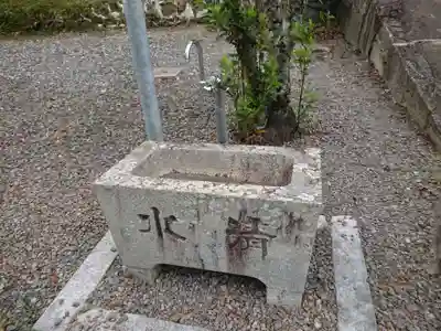 神明社の手水舎