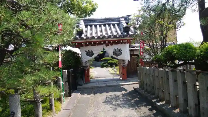 恋塚浄禅寺の山門・神門