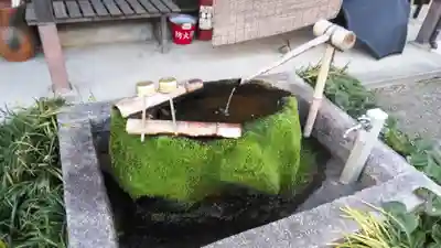 鎌達稲荷神社の手水舎