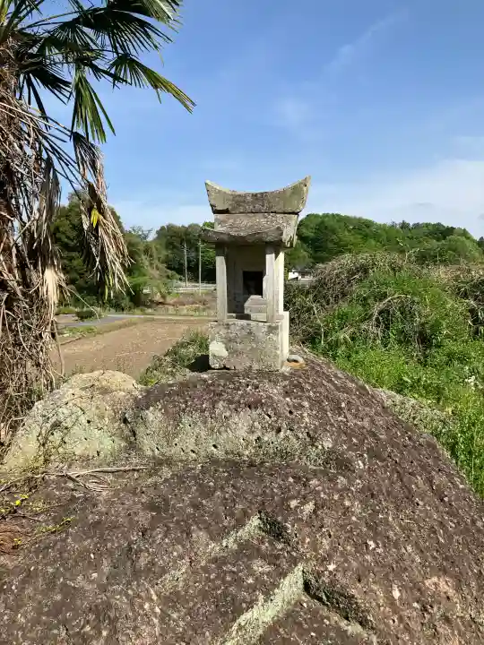 岩原神社の{uncategorized: "未分類", other: "その他", undefined: "問題あり", building: "その他建物", grave: "お墓", sacred_gate: "鳥居", guardian: "狛犬", statue: "像", buddha: "仏像", history: "歴史", nature: "自然", garden: "庭園", animal: "動物", pagoda: "塔", temizu: "手水舎", mountain_gate: "山門・神門", sanctuary: "本殿・本堂", subordinate: "末社・摂社", art: "芸術", scenery: "景色", jizo: "地蔵", ema: "絵馬", goshuin: "御朱印", omikuji: "おみくじ", items: "授与品その他", amulet: "お守り", goshuincho: "御朱印帳", eats: "食事", festival: "お祭り", votive_dance: "神楽", shichigosan: "七五三参", wedding: "結婚式", experience: "体験その他", initially: "初詣", around: "周辺", anti_infection: "感染症対策"}